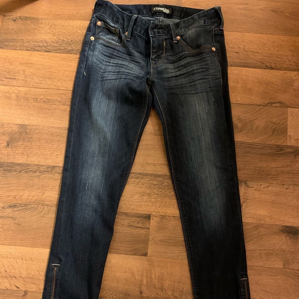 Blue wash ankle Express jeans. Size 0